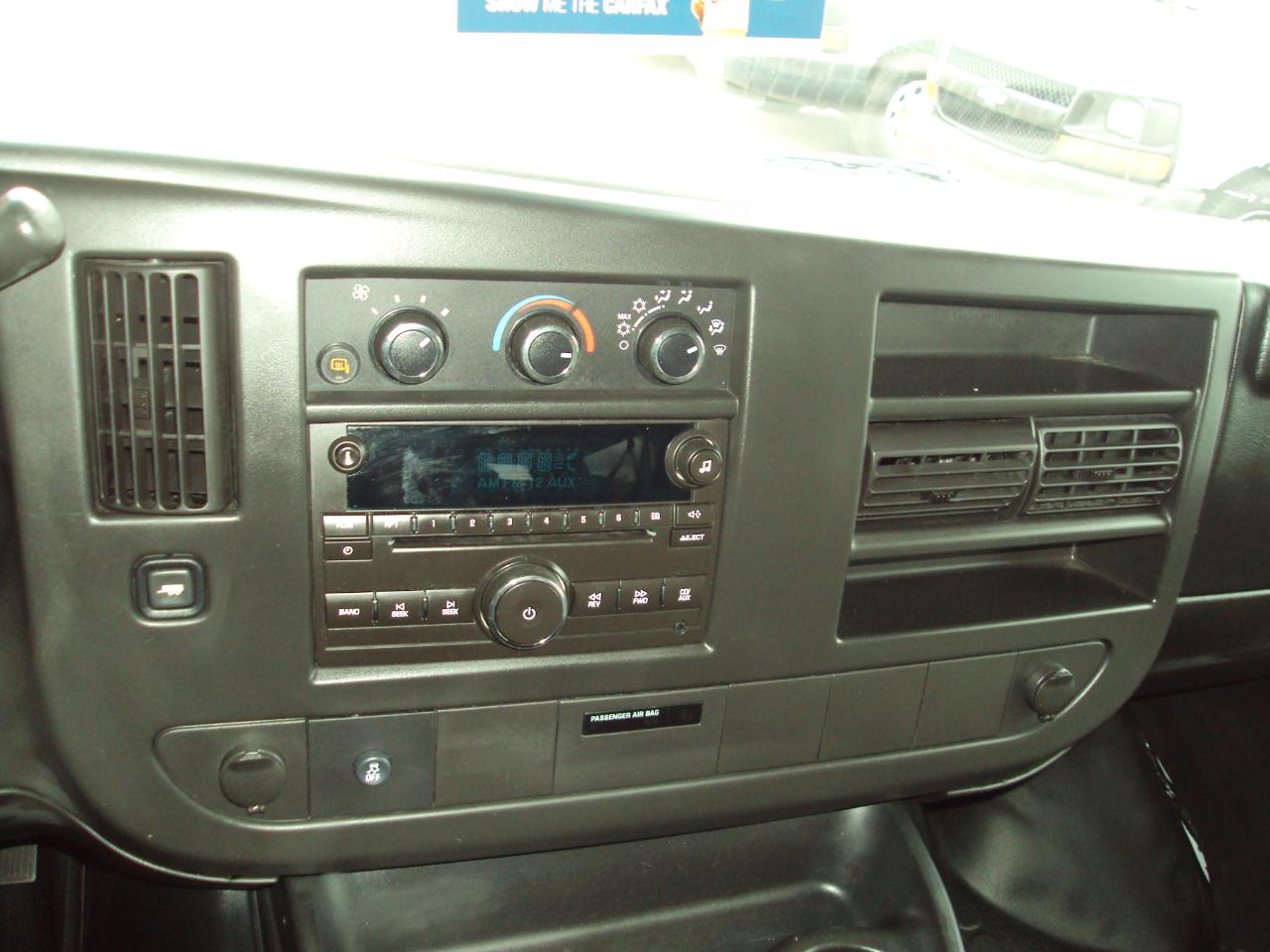 Chevrolet Express Passenger AWD 1500 135" LS 2014