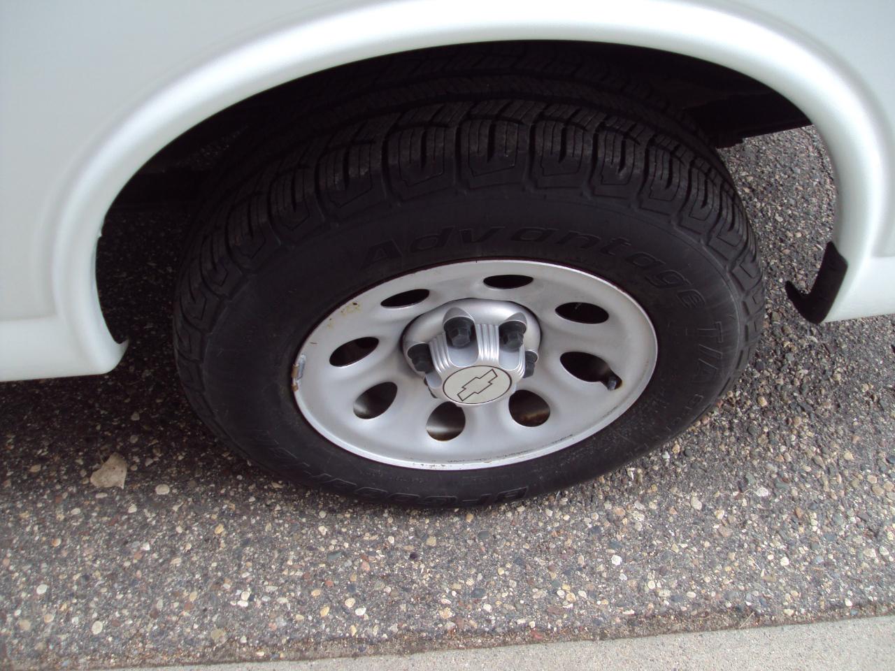 Chevrolet Express Passenger AWD 1500 135" LS 2014