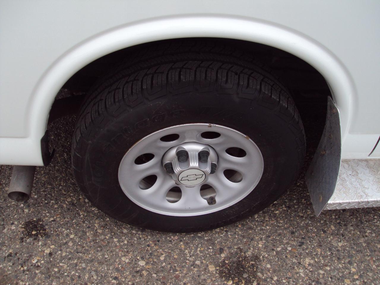 Chevrolet Express Passenger AWD 1500 135" LS 2014