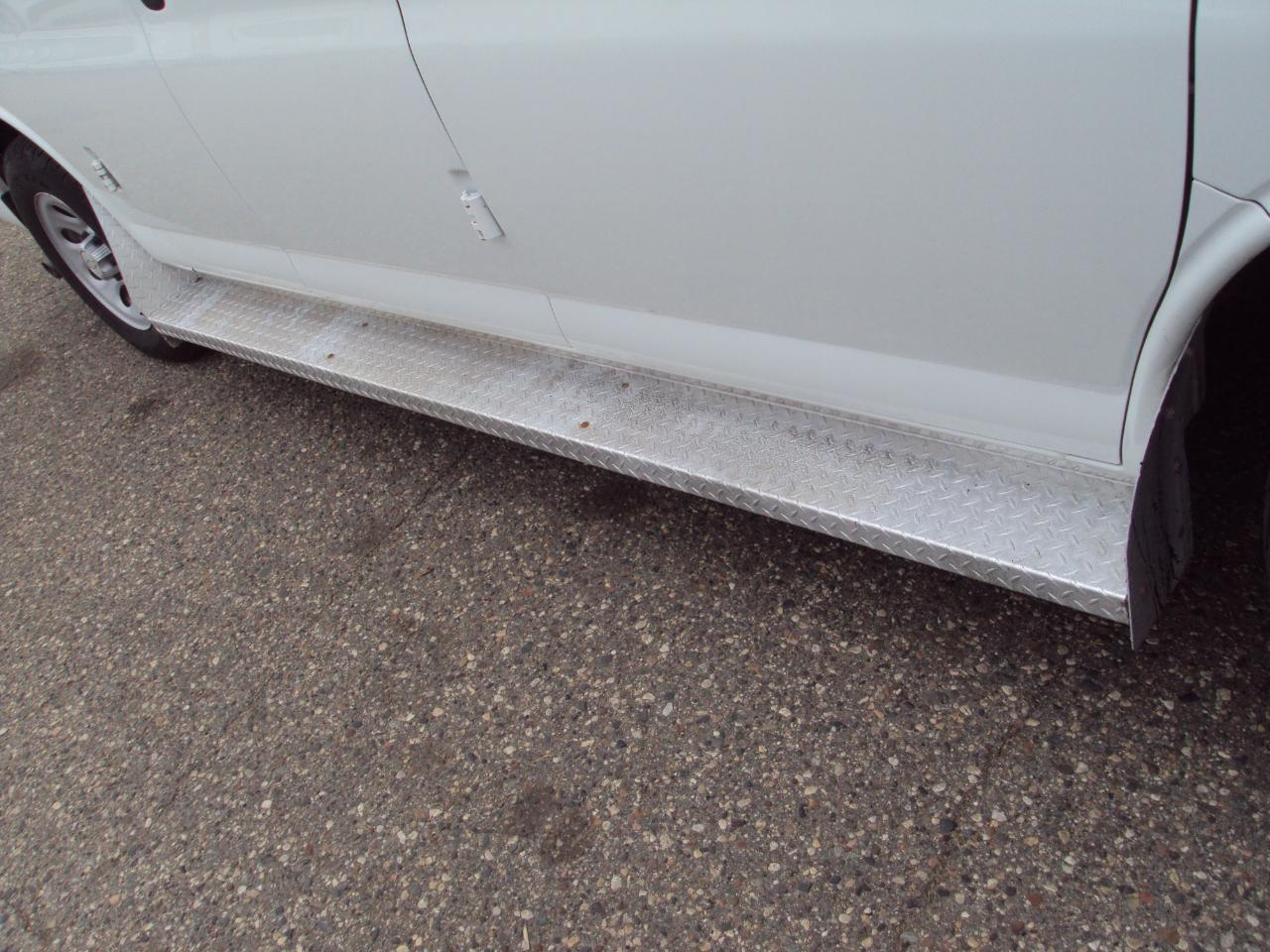 Chevrolet Express Passenger AWD 1500 135" LS 2014