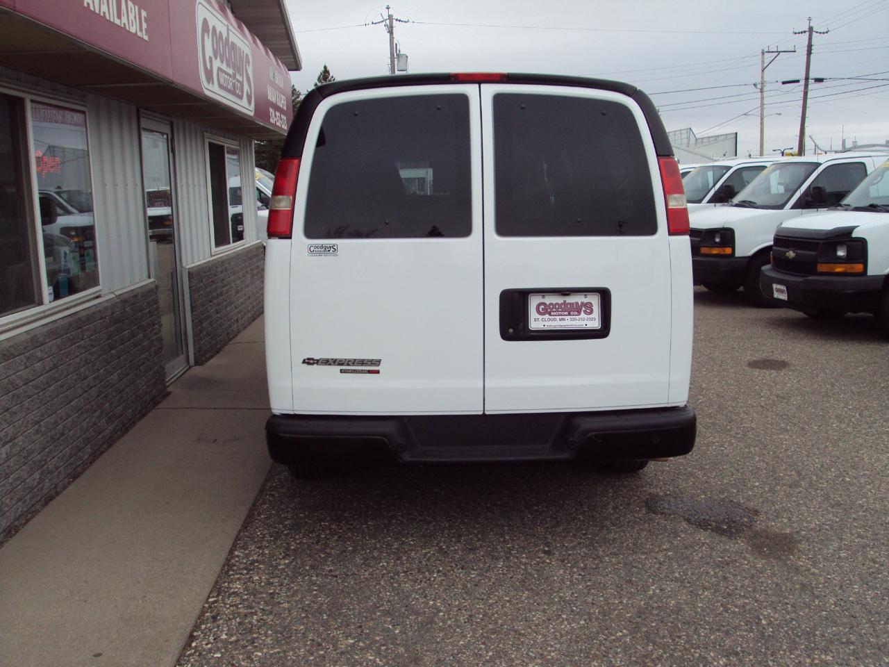 Chevrolet Express Passenger AWD 1500 135" LS 2014