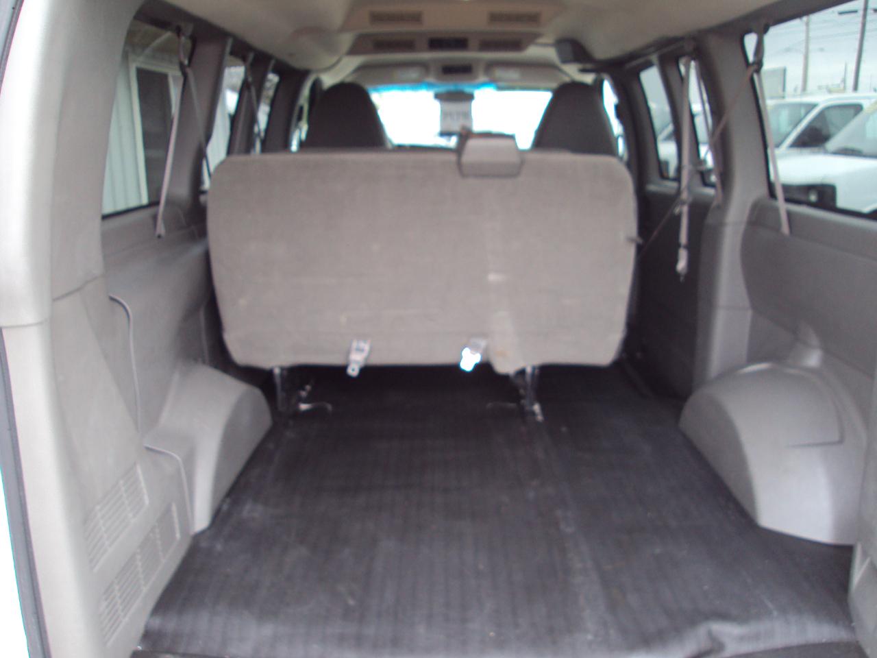 Chevrolet Express Passenger AWD 1500 135" LS 2014