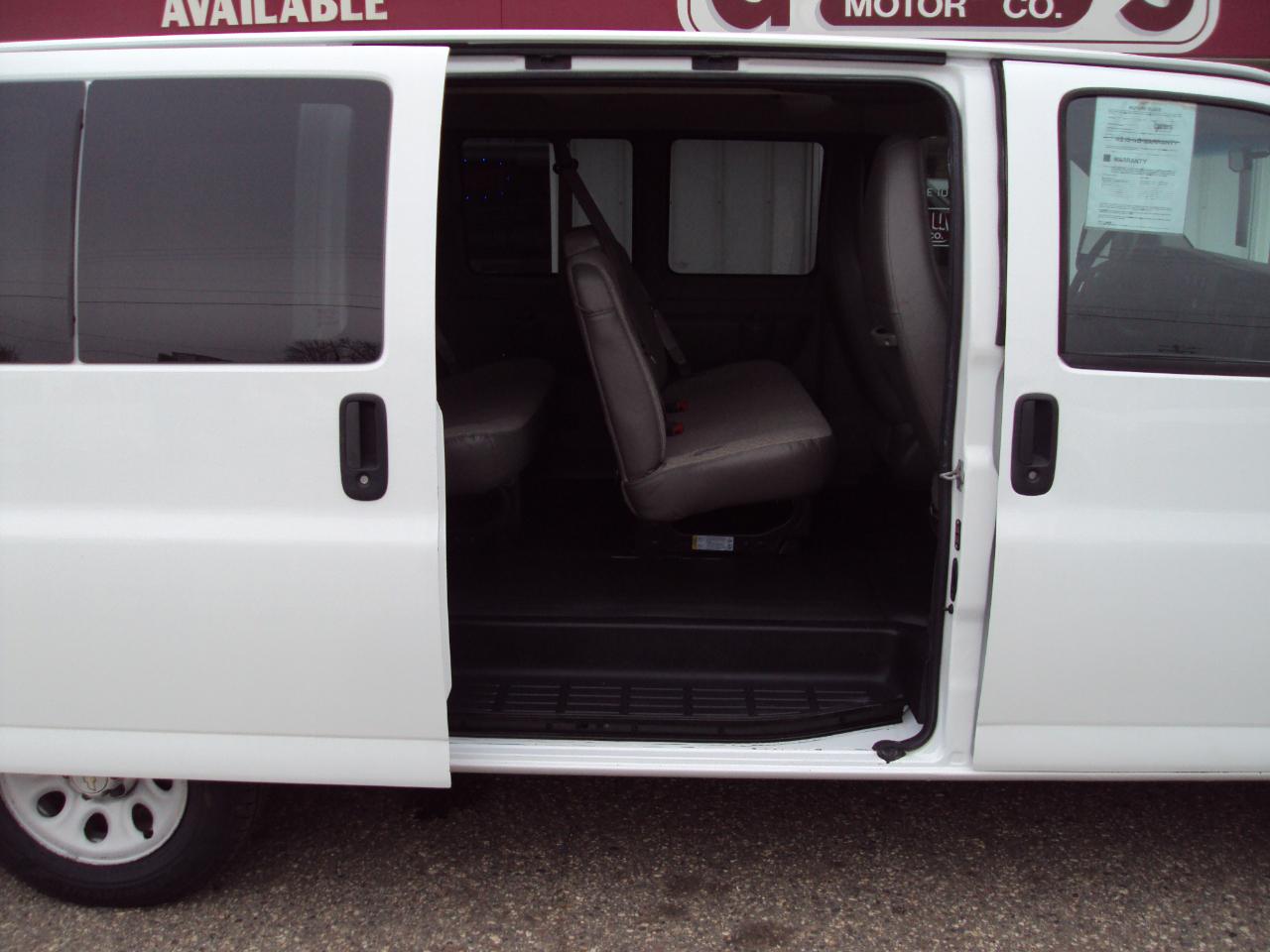 Chevrolet Express Passenger AWD 1500 135" LS 2014