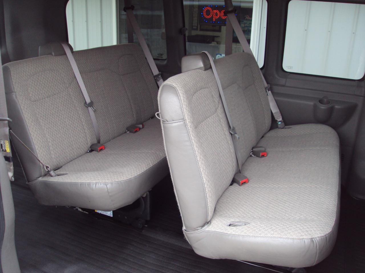 Chevrolet Express Passenger AWD 1500 135" LS 2014