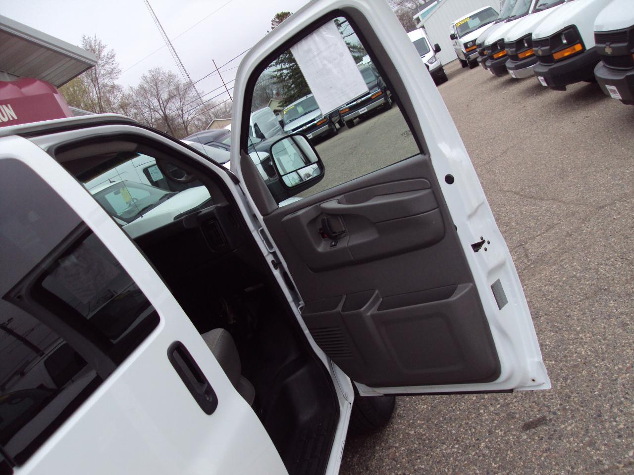 Chevrolet Express Passenger AWD 1500 135" LS 2014