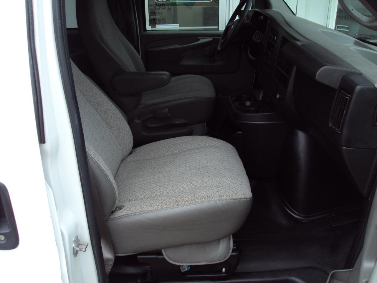 Chevrolet Express Passenger AWD 1500 135" LS 2014