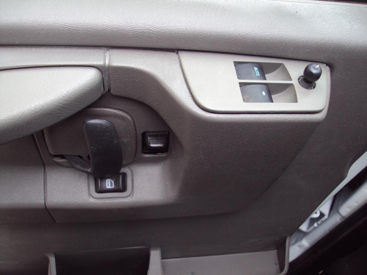 Chevrolet Express Passenger AWD 1500 135" LS 2014