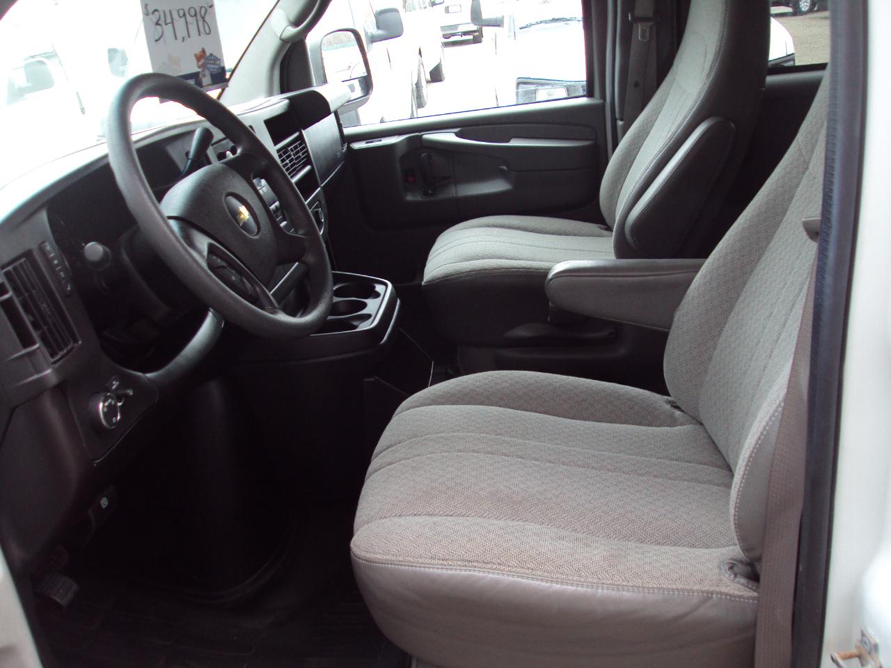 Chevrolet Express Passenger AWD 1500 135" LS 2014