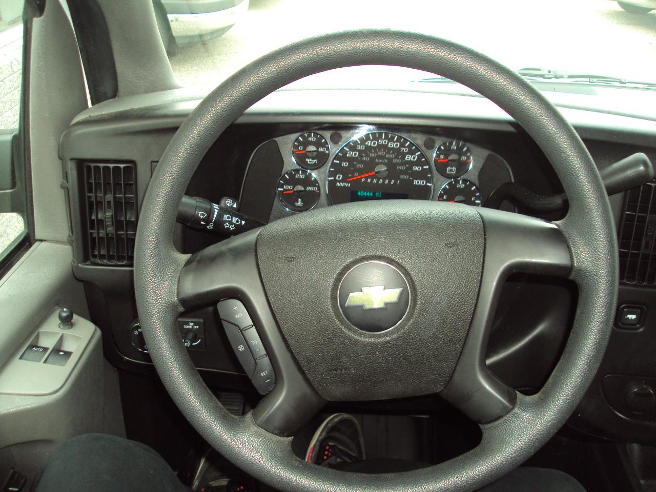 Chevrolet Express Passenger AWD 1500 135" LS 2014