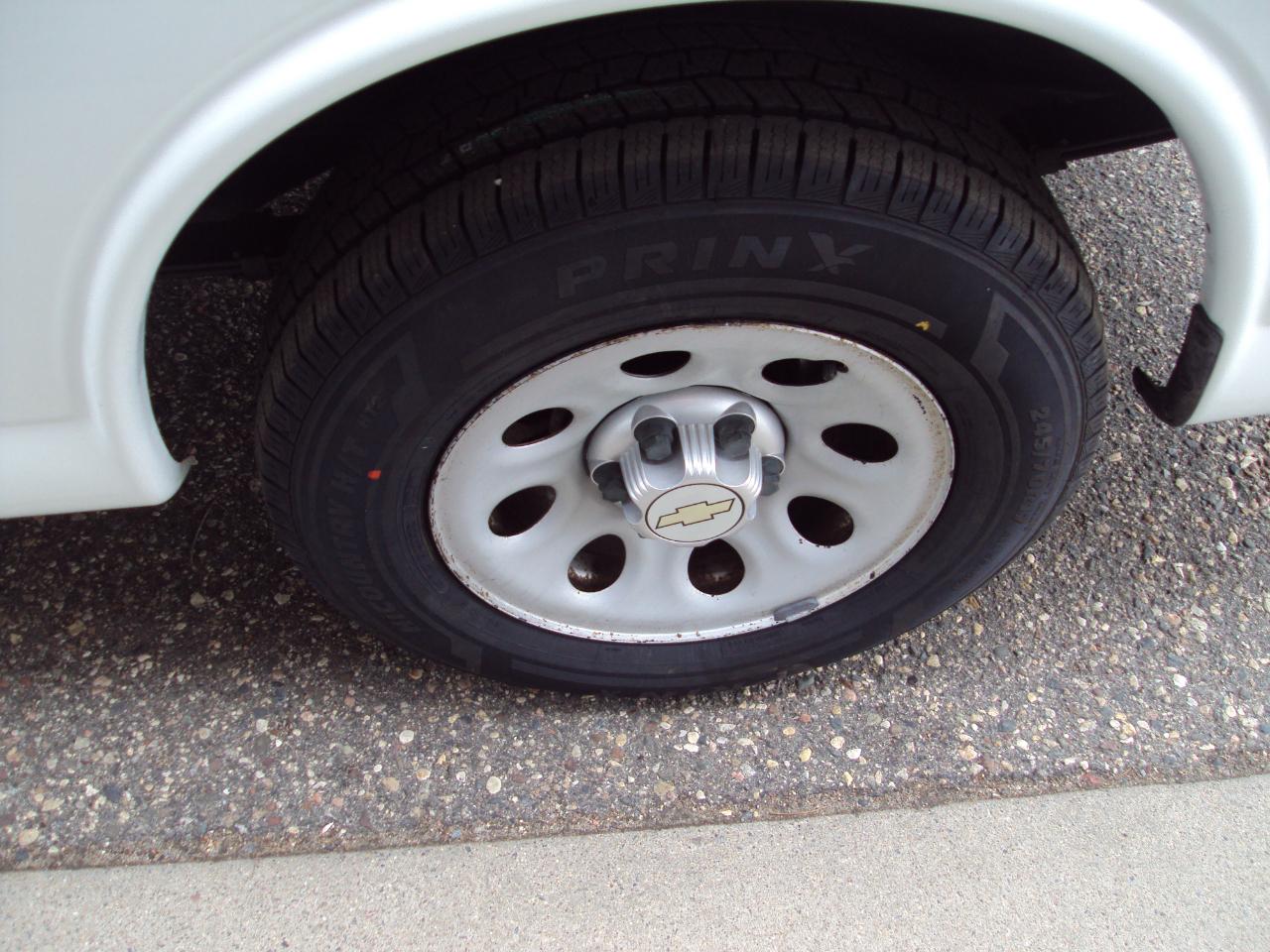 Chevrolet Express Passenger AWD 1500 135" LS 2014