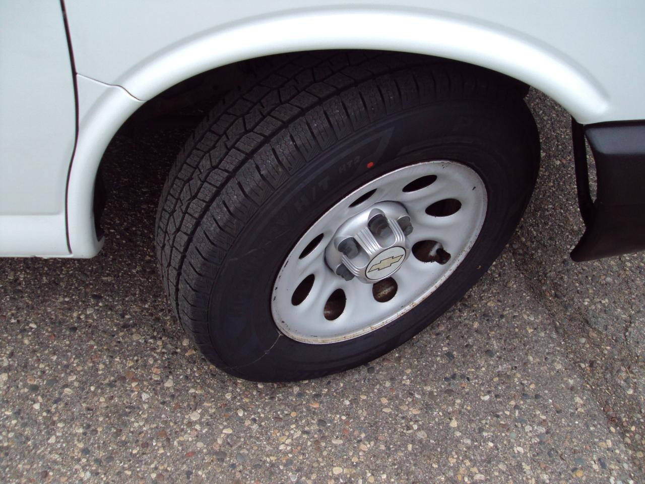 Chevrolet Express Passenger AWD 1500 135" LS 2014