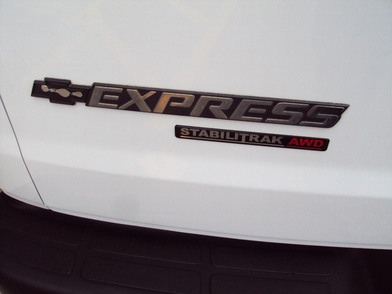 Chevrolet Express Passenger AWD 1500 135" LS 2014