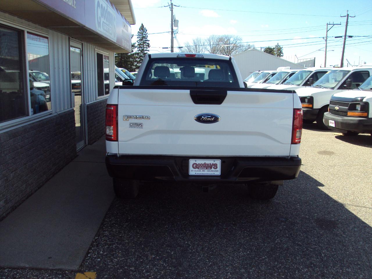 Ford F-150 XLT 4WD Reg Cab 8' Box 2017