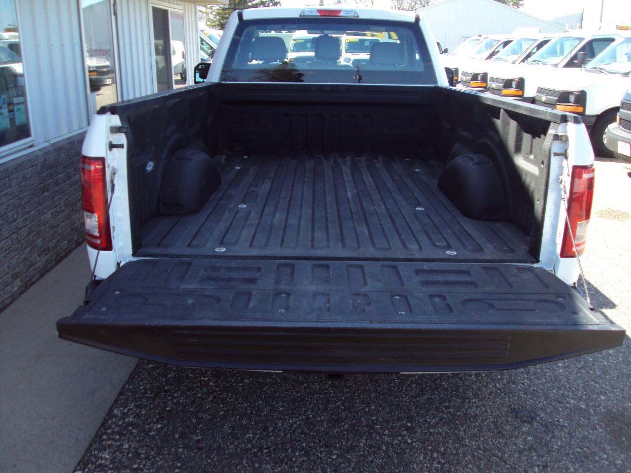 Ford F-150 XLT 4WD Reg Cab 8' Box 2017