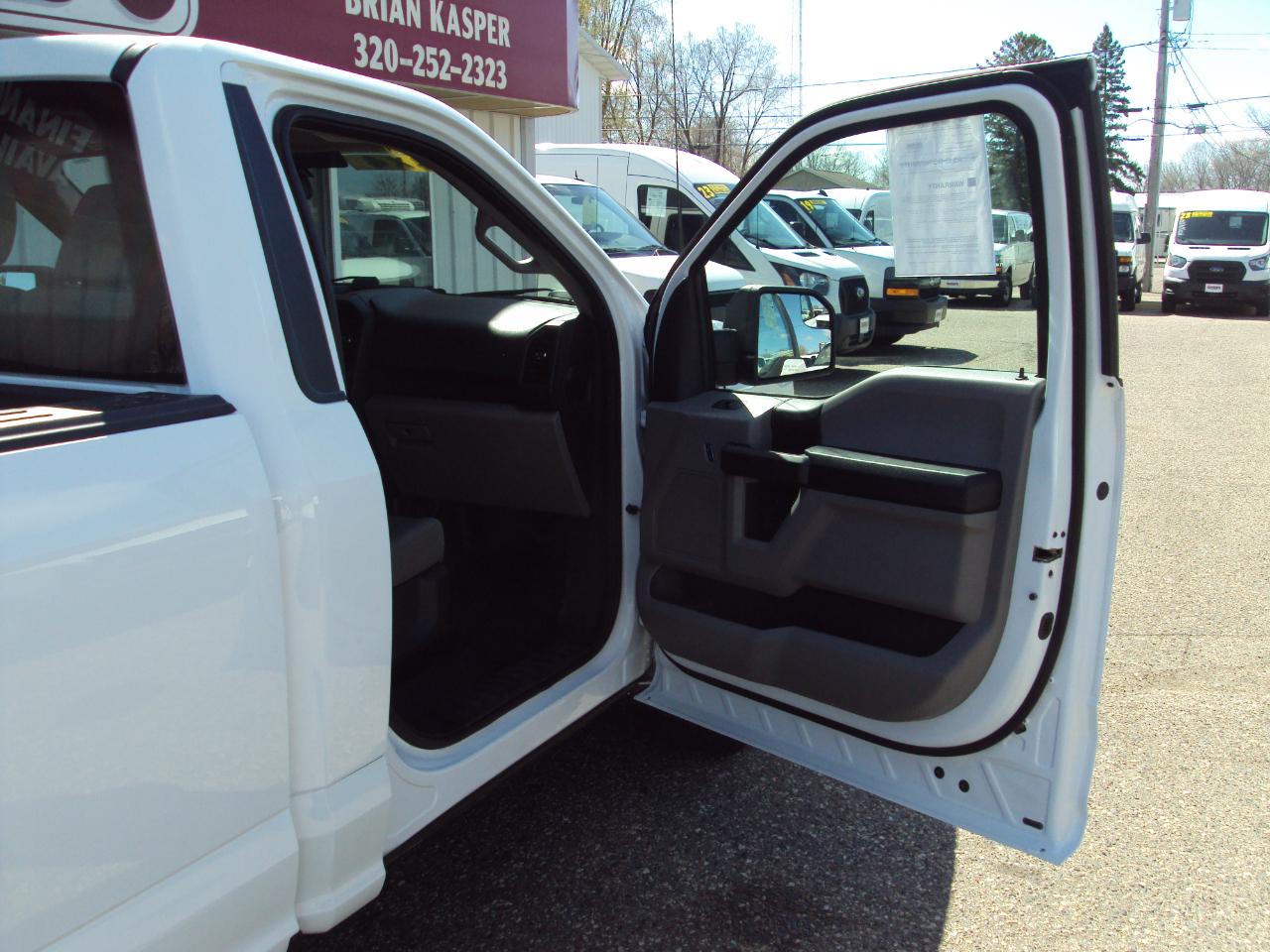 Ford F-150 XLT 4WD Reg Cab 8' Box 2017