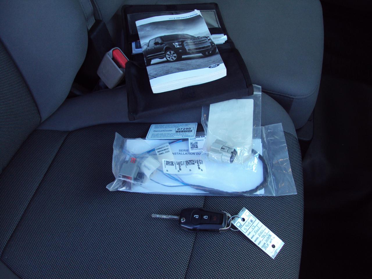 Ford F-150 XLT 4WD Reg Cab 8' Box 2017