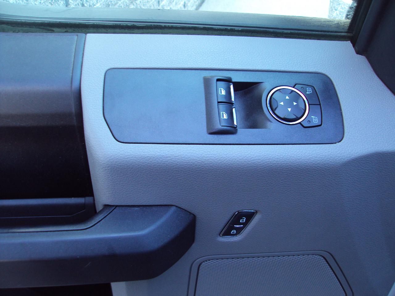 Ford F-150 XLT 4WD Reg Cab 8' Box 2017