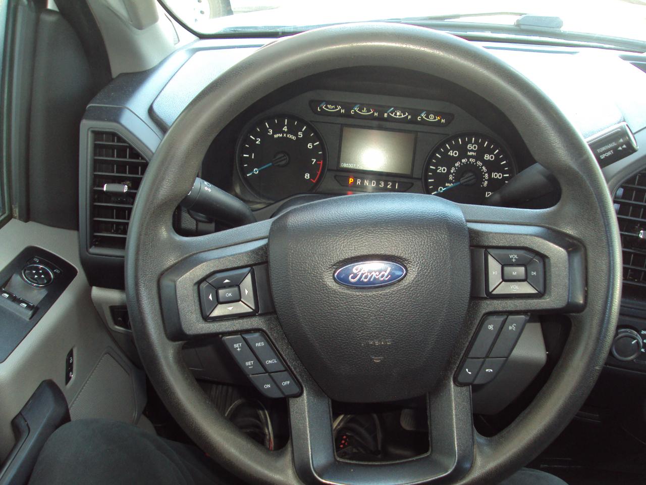 Ford F-150 XLT 4WD Reg Cab 8' Box 2017