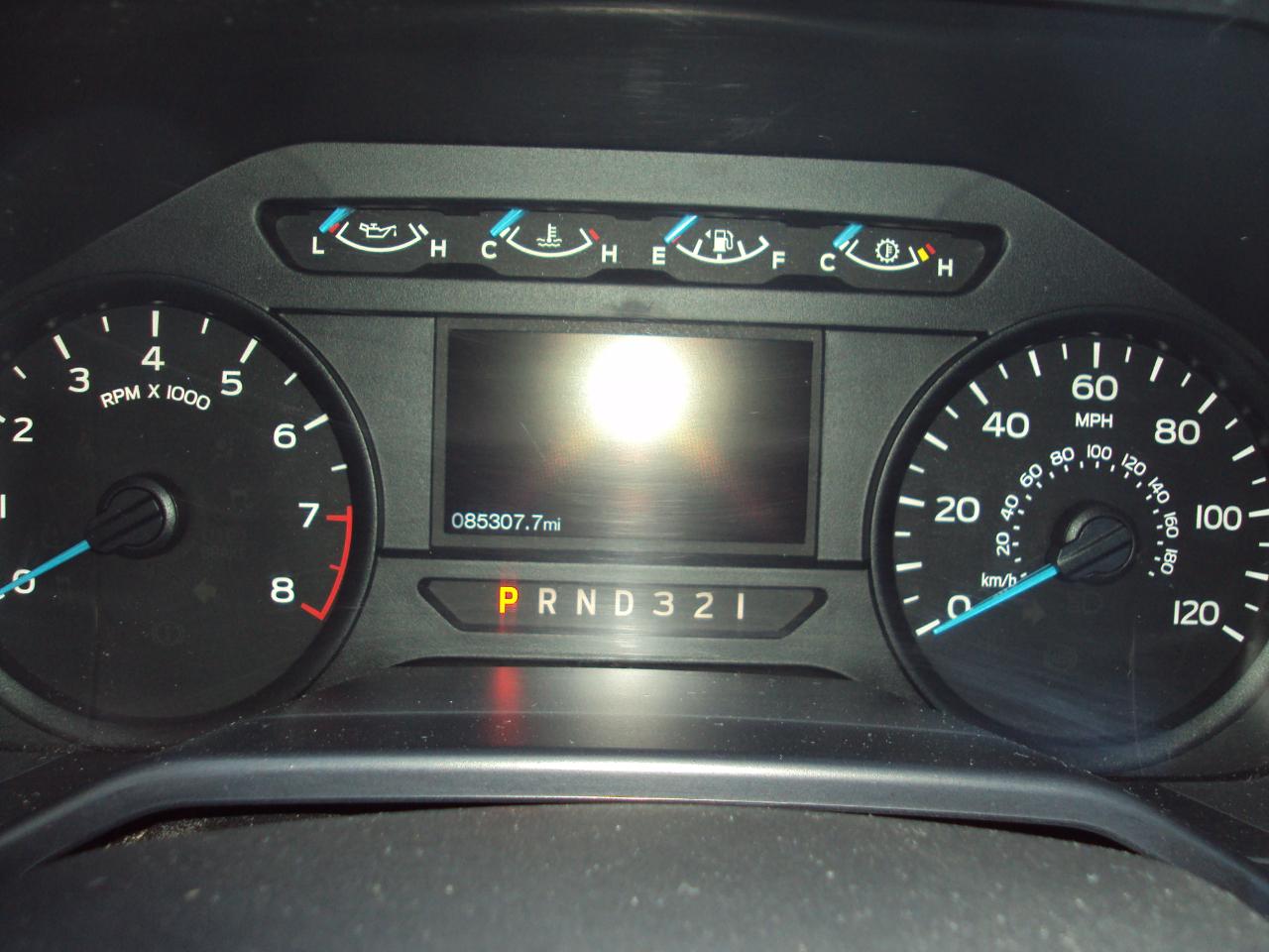 Ford F-150 XLT 4WD Reg Cab 8' Box 2017