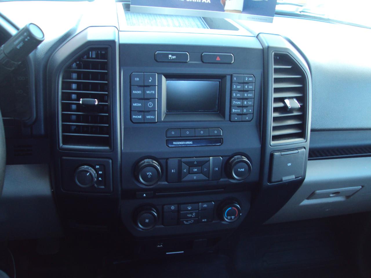 Ford F-150 XLT 4WD Reg Cab 8' Box 2017