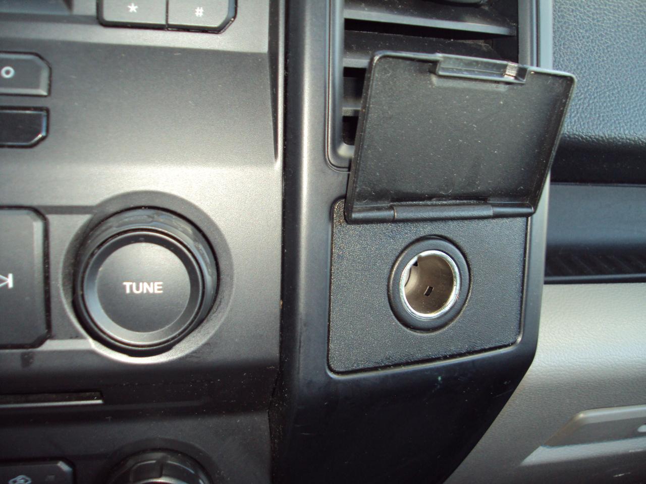 Ford F-150 XLT 4WD Reg Cab 8' Box 2017