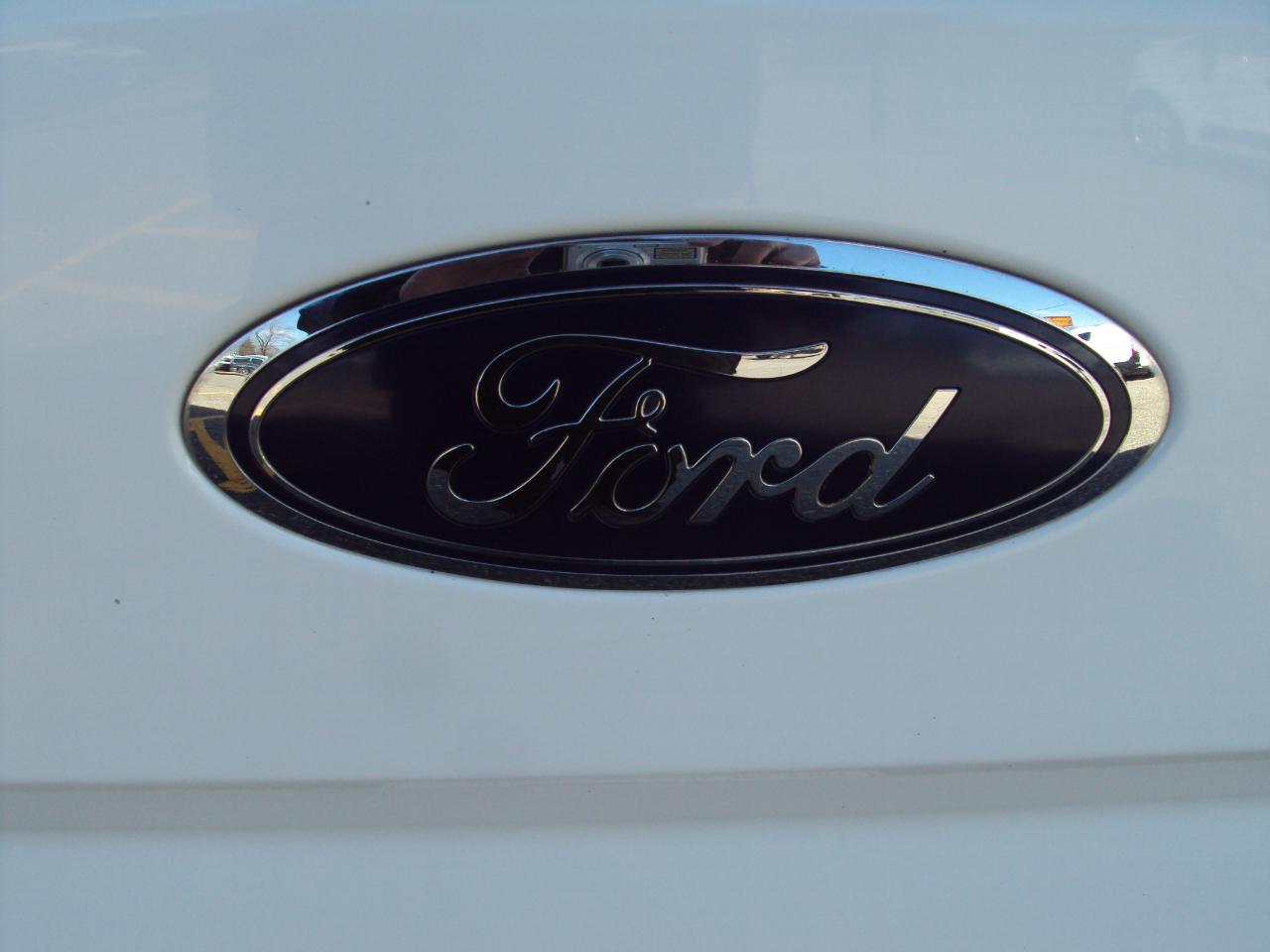 Ford F-150 XLT 4WD Reg Cab 8' Box 2017