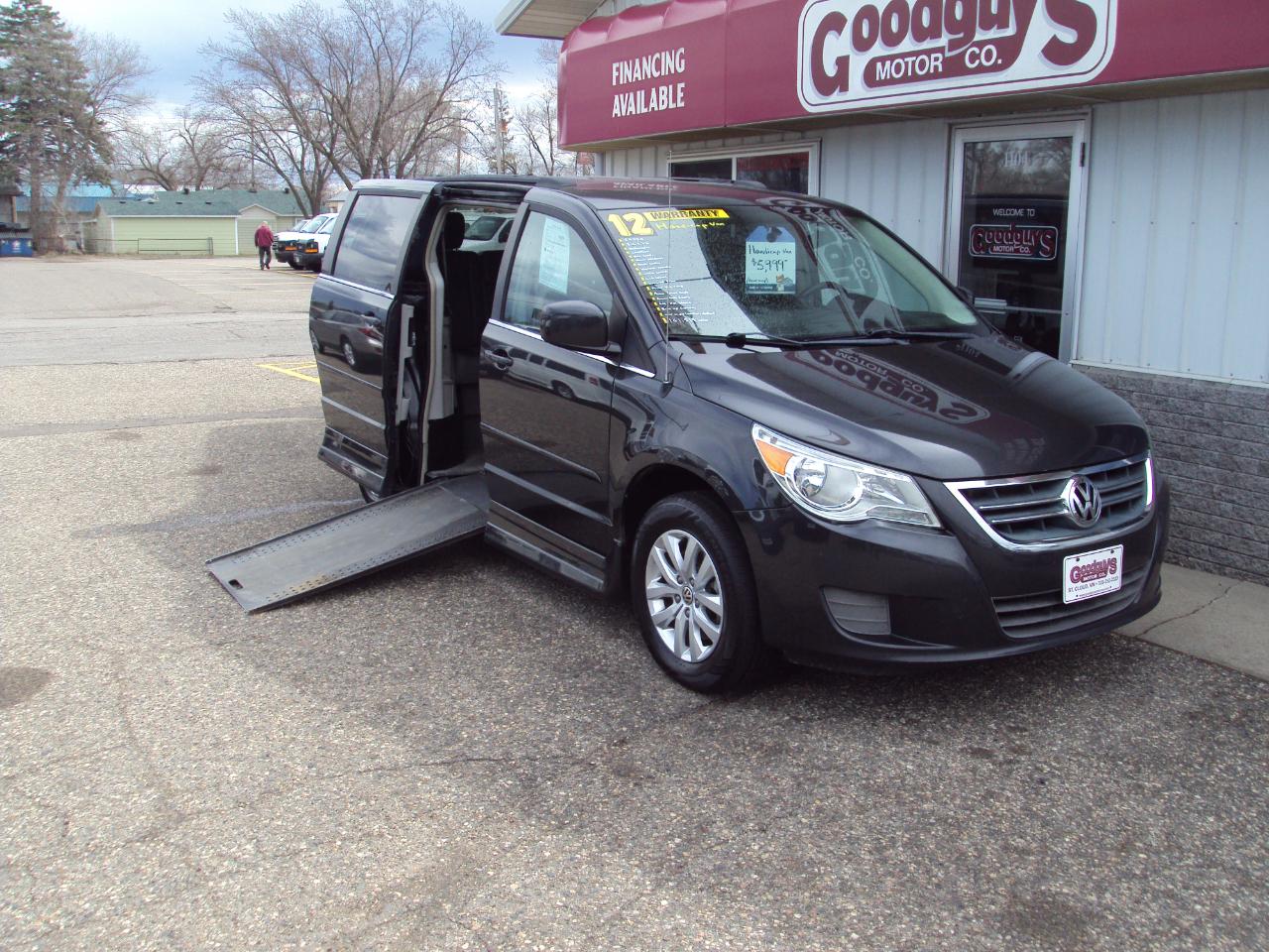 Volkswagen Routan  2012