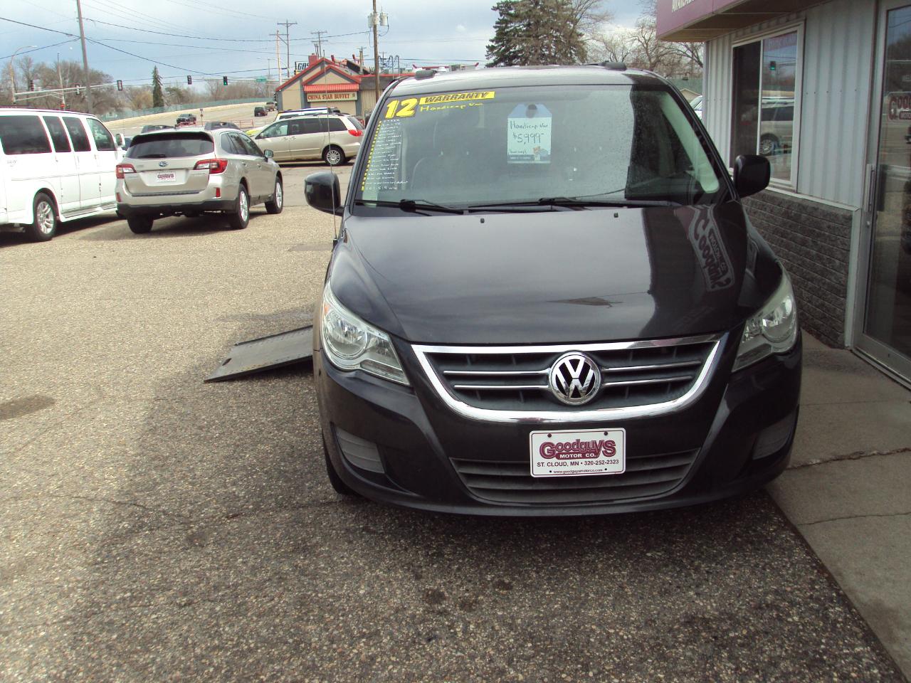 Volkswagen Routan  2012