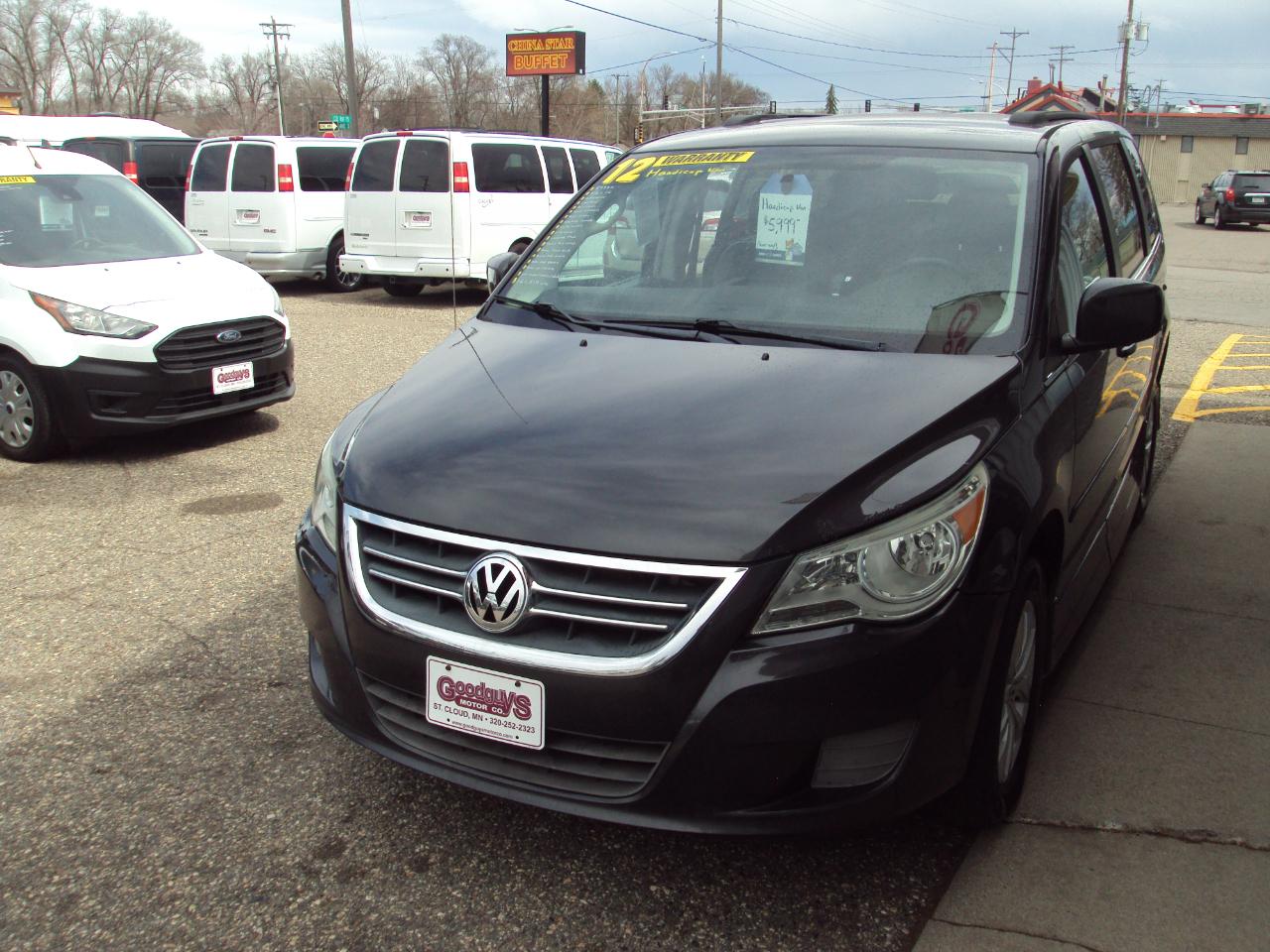 Volkswagen Routan  2012