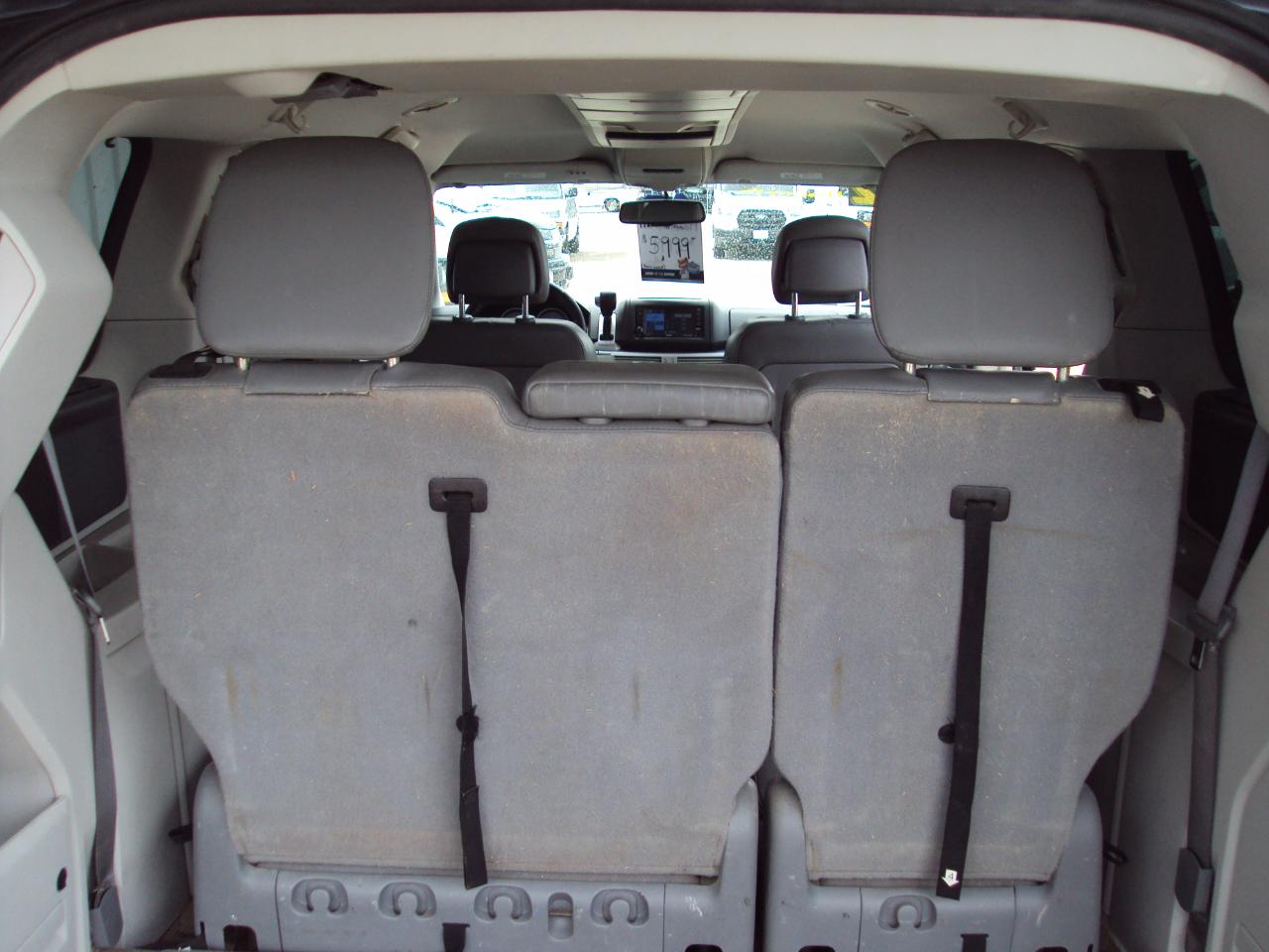 Volkswagen Routan  2012