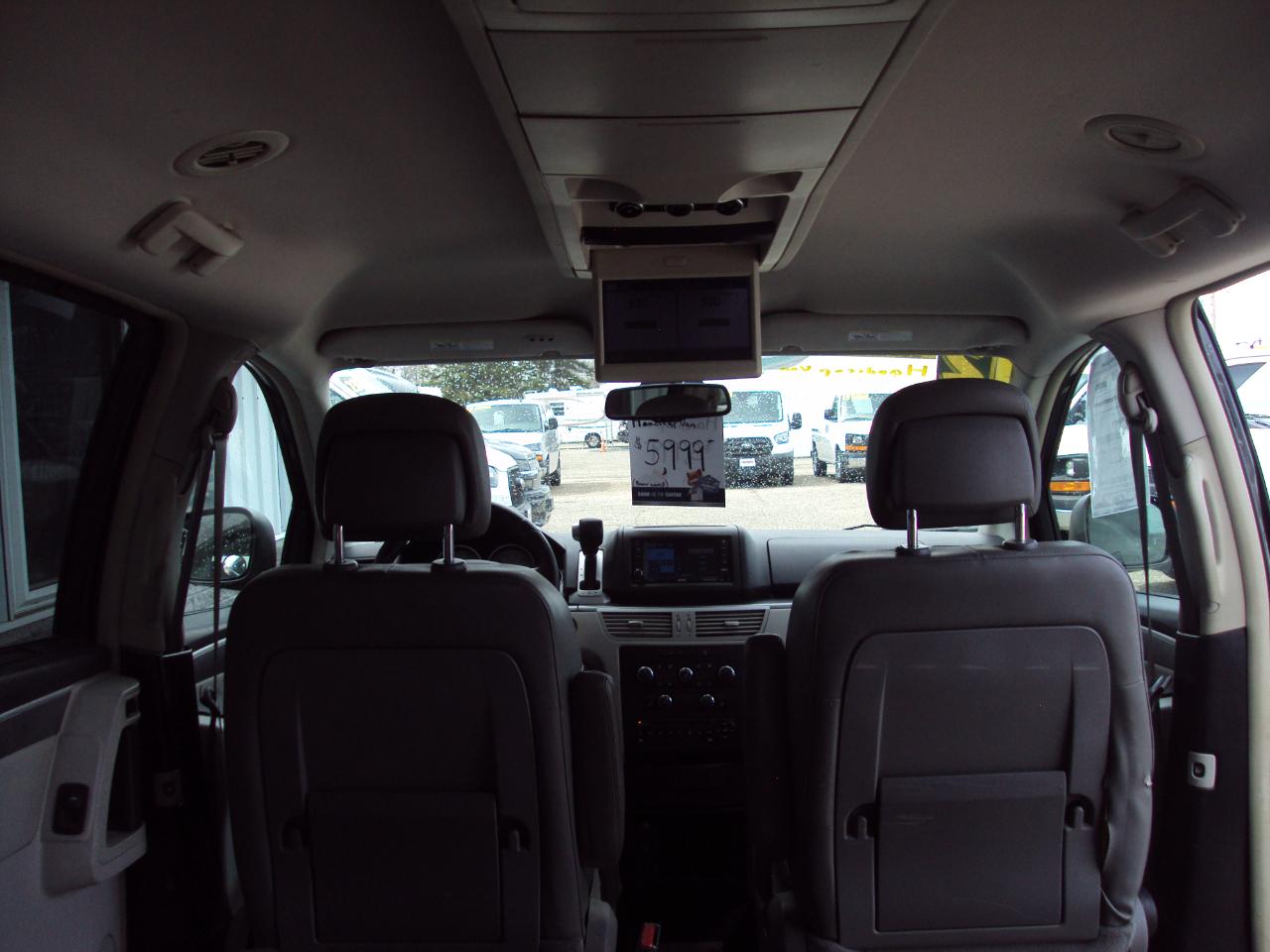 Volkswagen Routan  2012