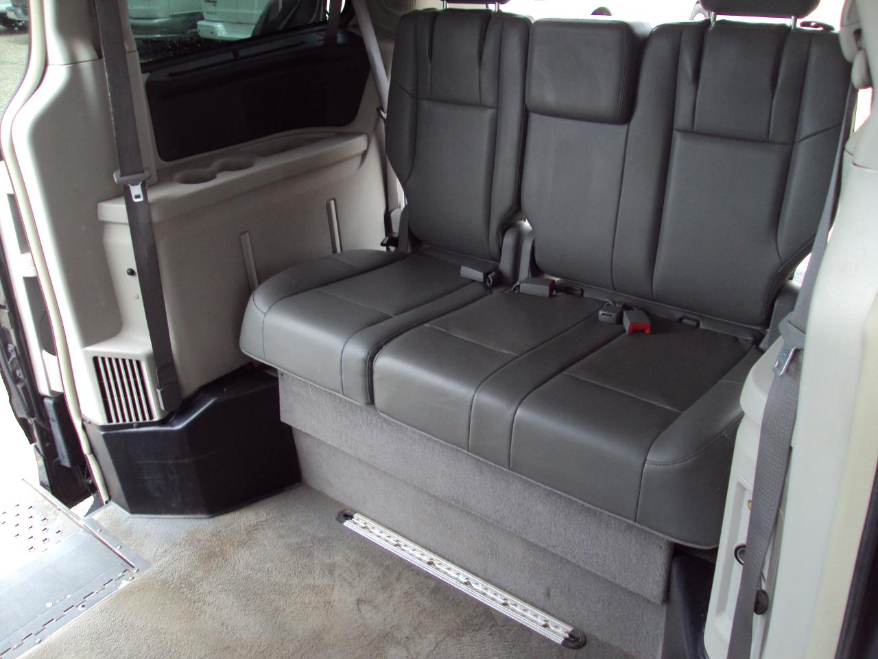 Volkswagen Routan  2012