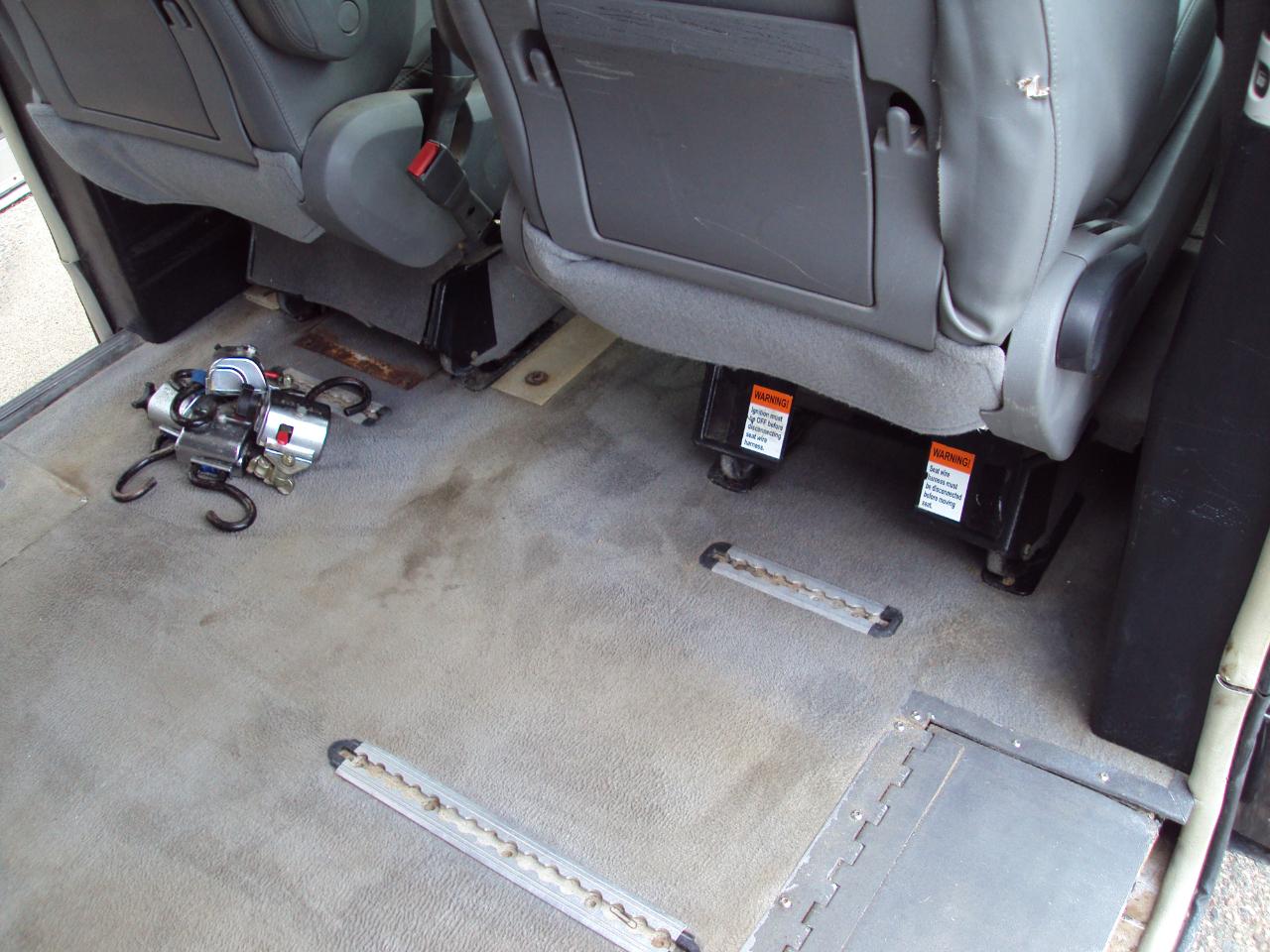 Volkswagen Routan  2012