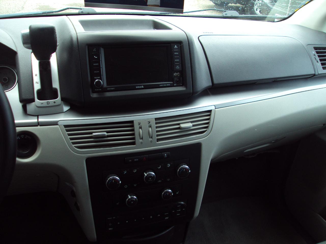 Volkswagen Routan  2012