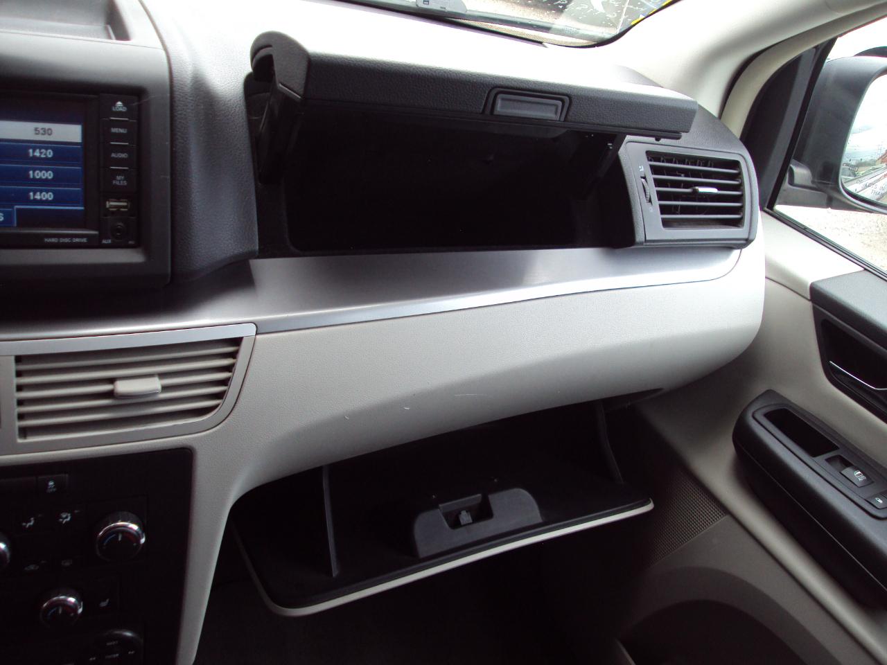 Volkswagen Routan  2012