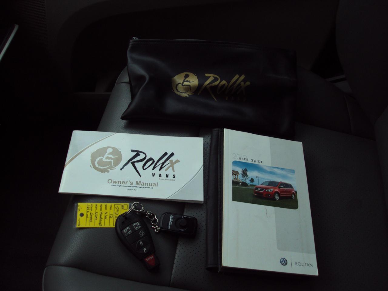 Volkswagen Routan  2012