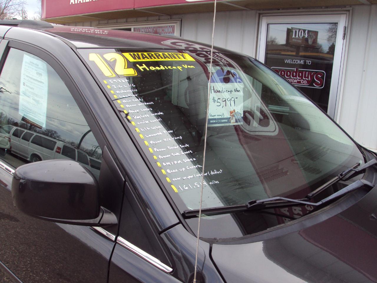 Volkswagen Routan  2012