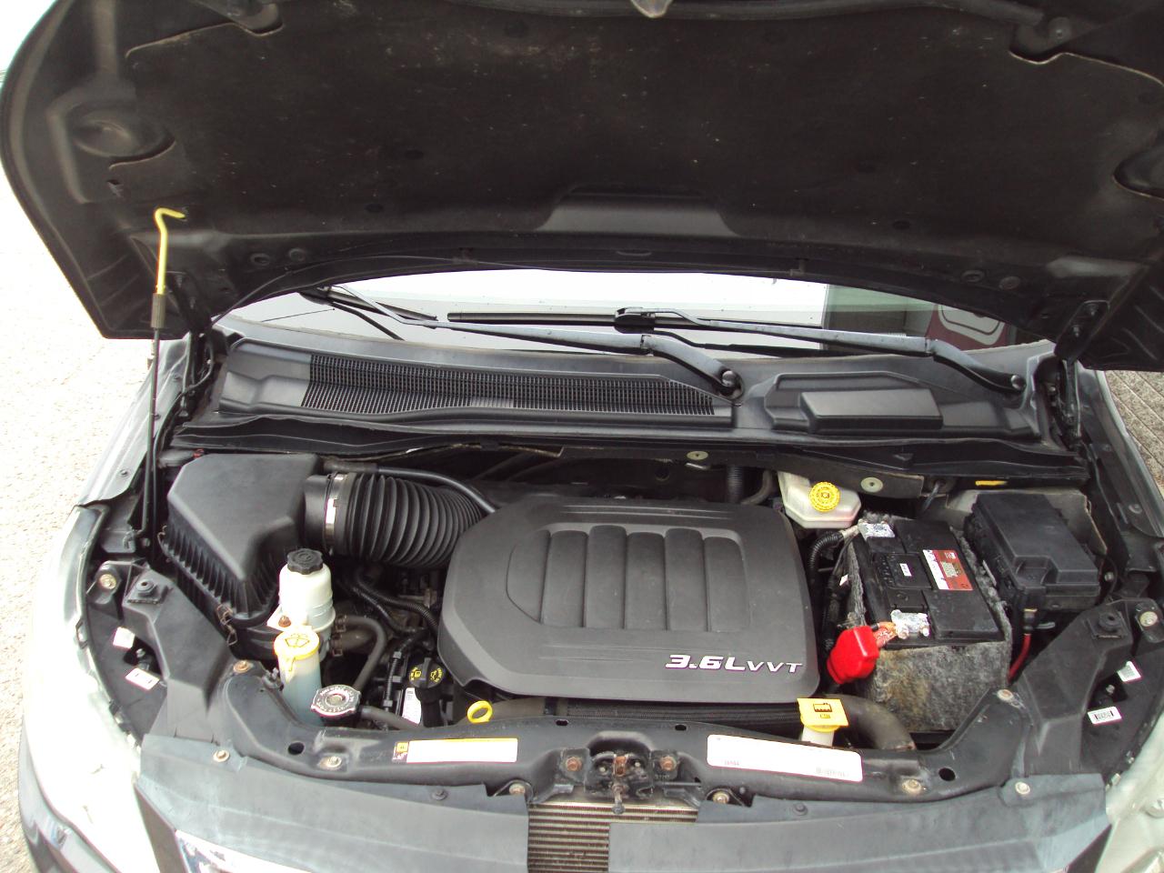 Volkswagen Routan  2012