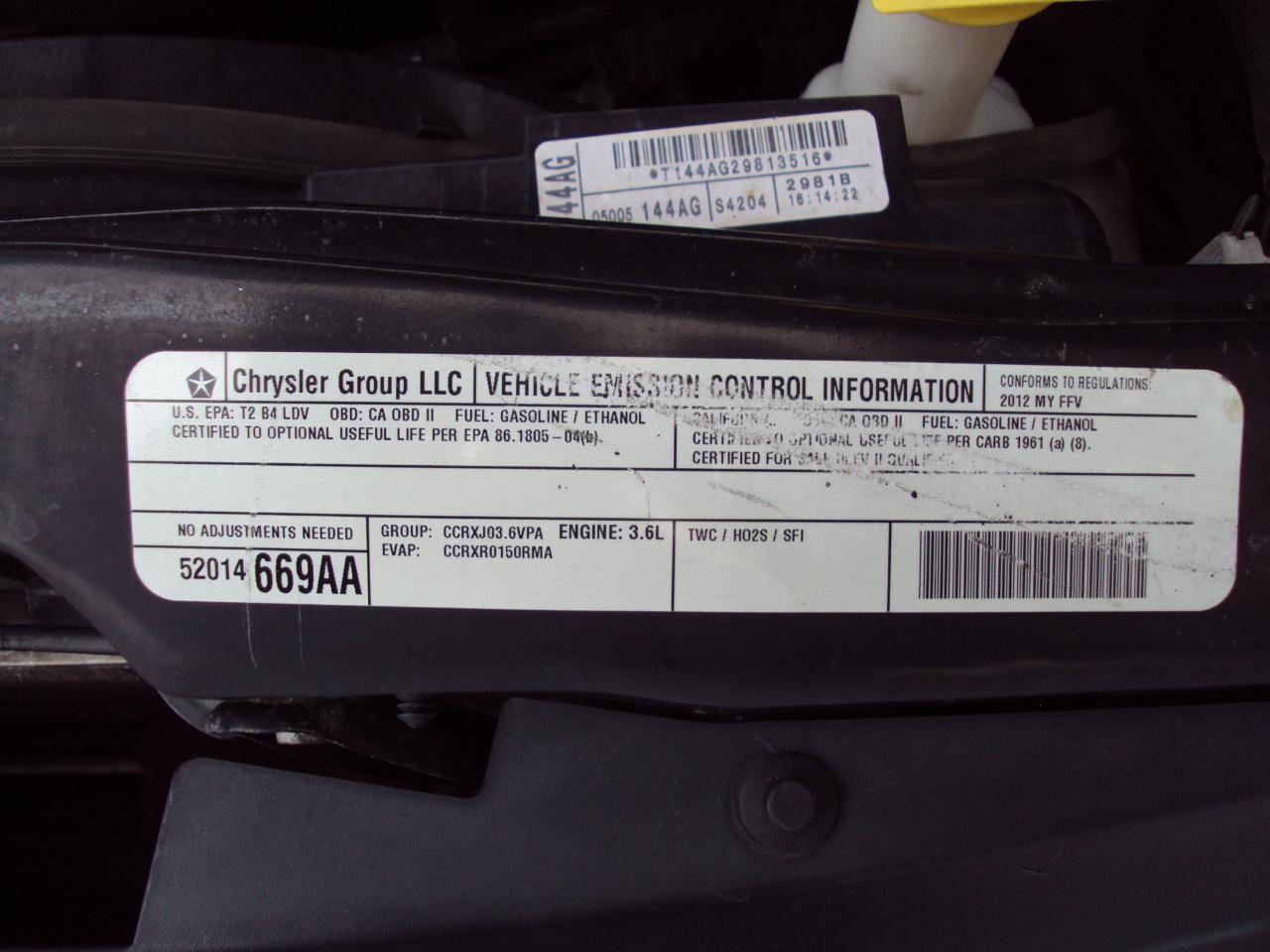 Volkswagen Routan  2012