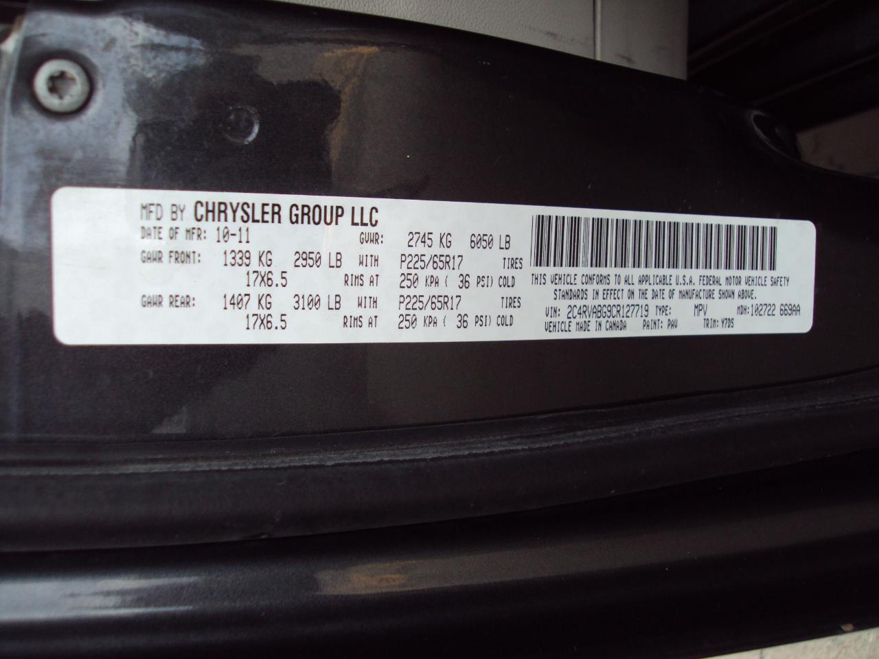 Volkswagen Routan  2012