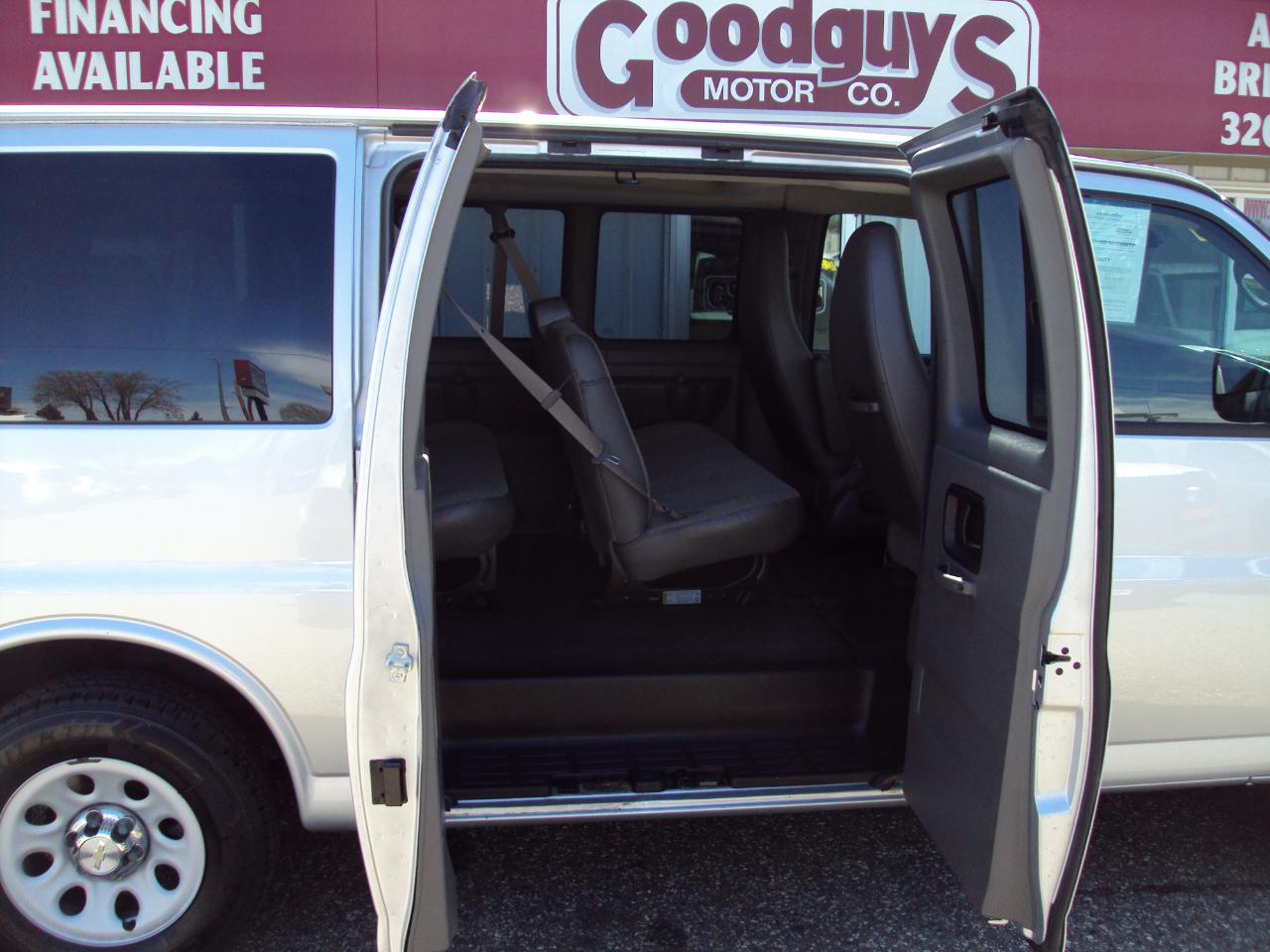 Chevrolet Express Passenger AWD 1500 135" LT 2014