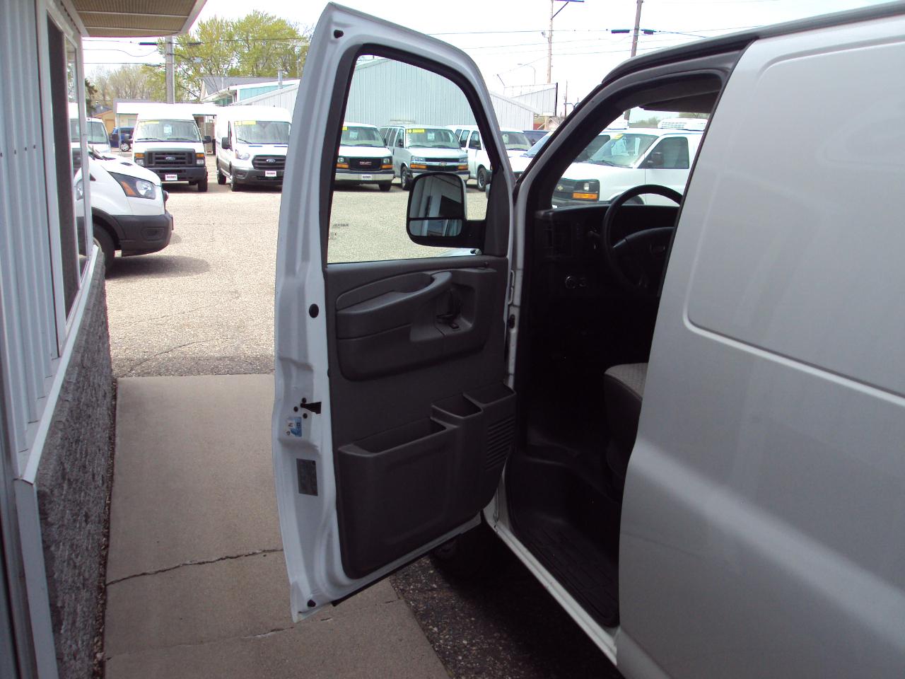 Chevrolet Express Cargo Van AWD 1500 135" 2013