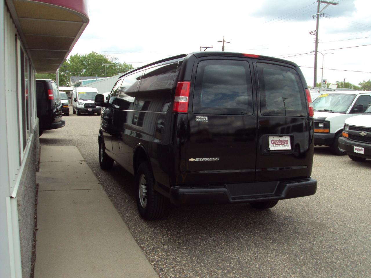 Chevrolet Express Cargo Van RWD 2500 135" 2018