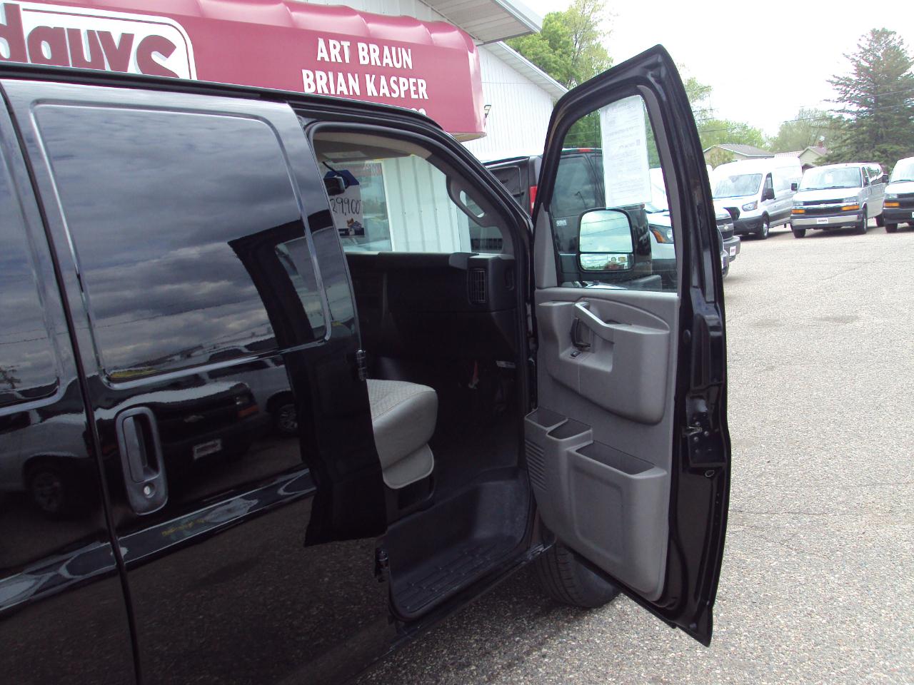 Chevrolet Express Cargo Van RWD 2500 135" 2018