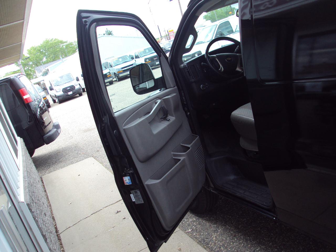 Chevrolet Express Cargo Van RWD 2500 135" 2018