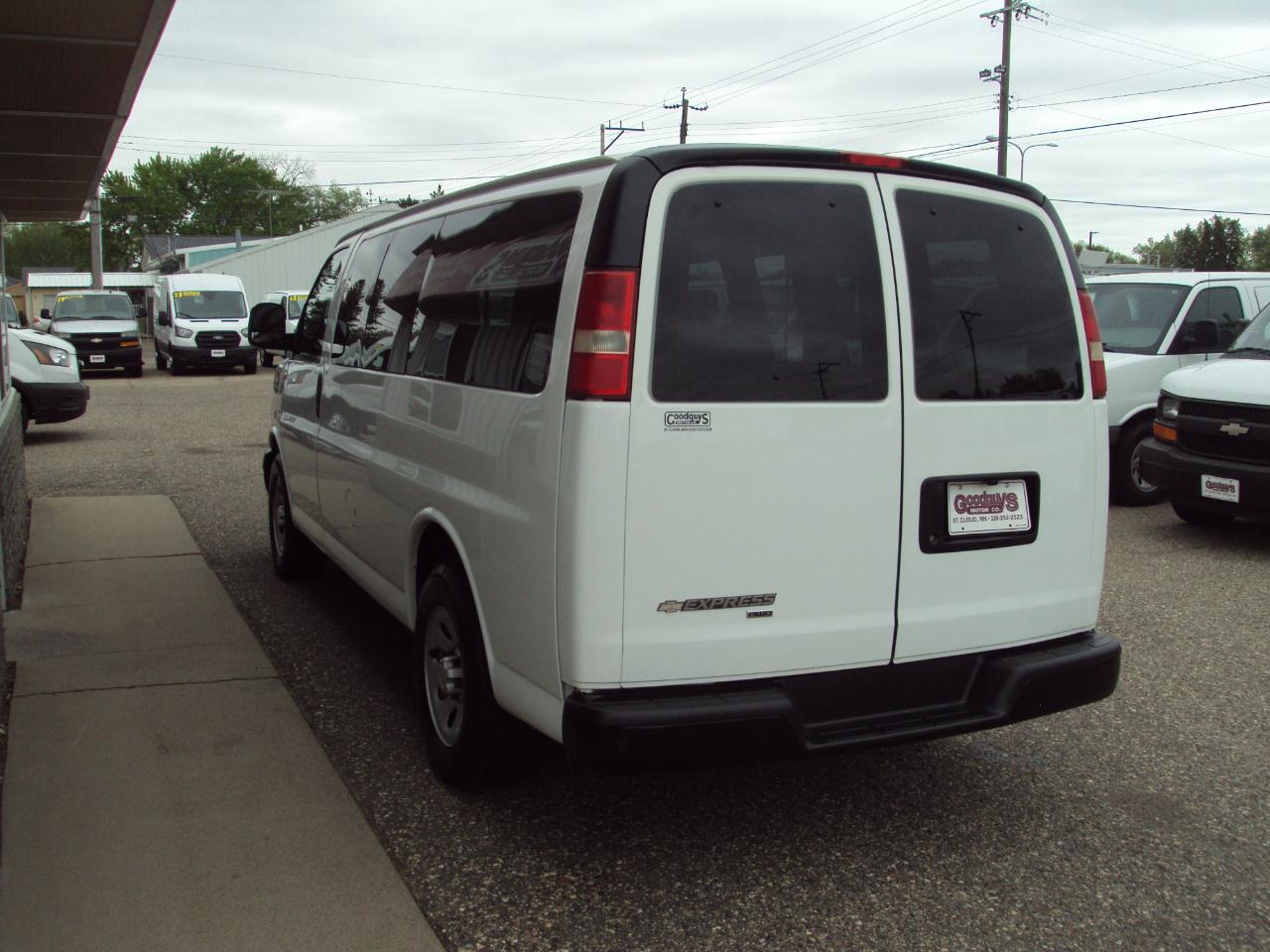 Chevrolet Express Passenger AWD 1500 135" LS 2014