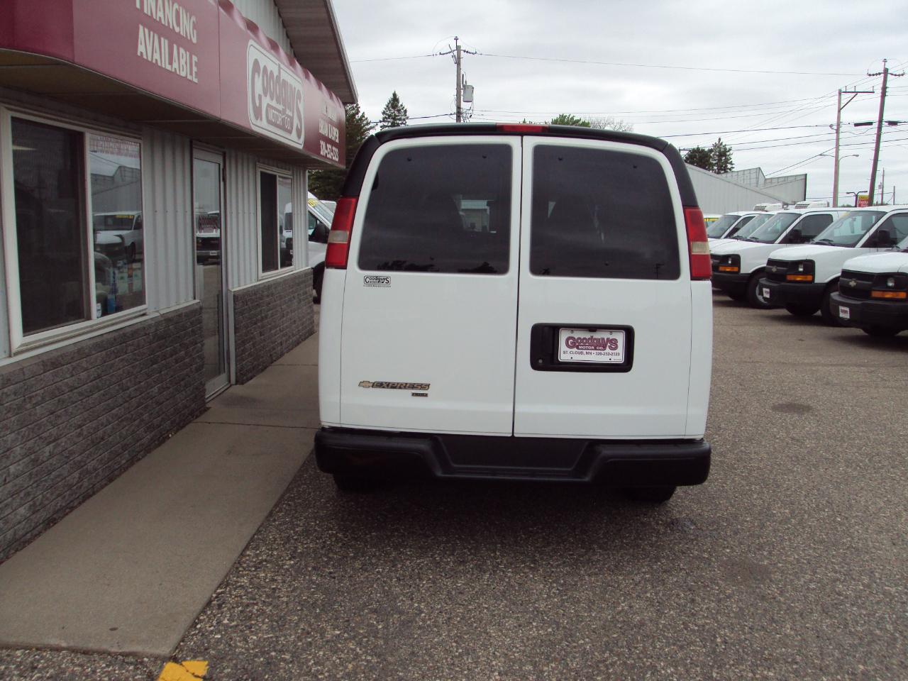Chevrolet Express Passenger AWD 1500 135" LS 2014