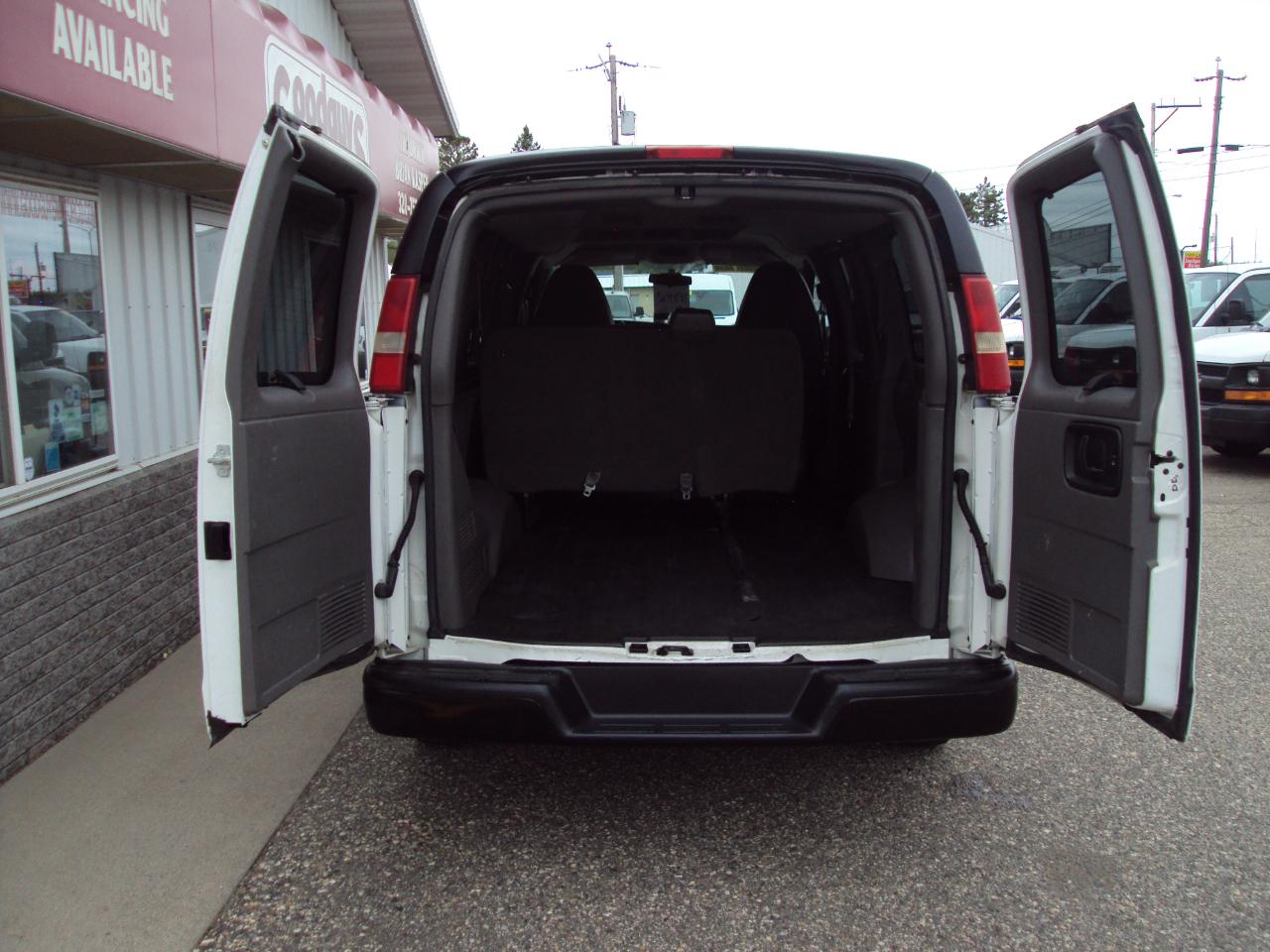 Chevrolet Express Passenger AWD 1500 135" LS 2014