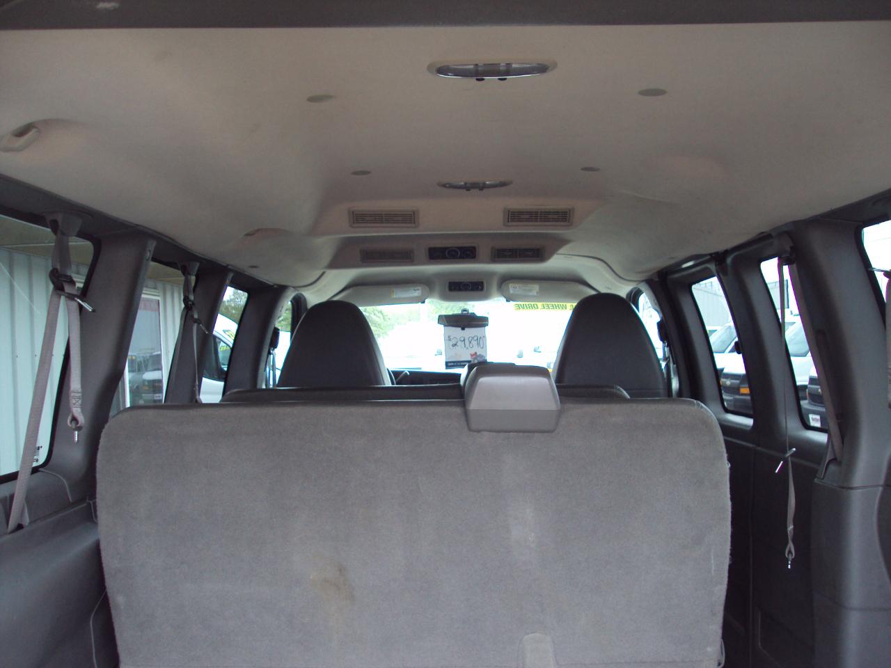 Chevrolet Express Passenger AWD 1500 135" LS 2014
