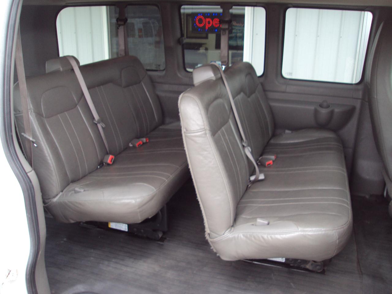 Chevrolet Express Passenger AWD 1500 135" LS 2014